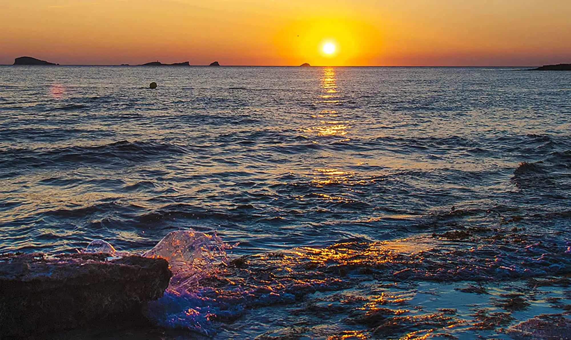 Puesta de sol en Cala Conta fotografiada por Jorge Planas